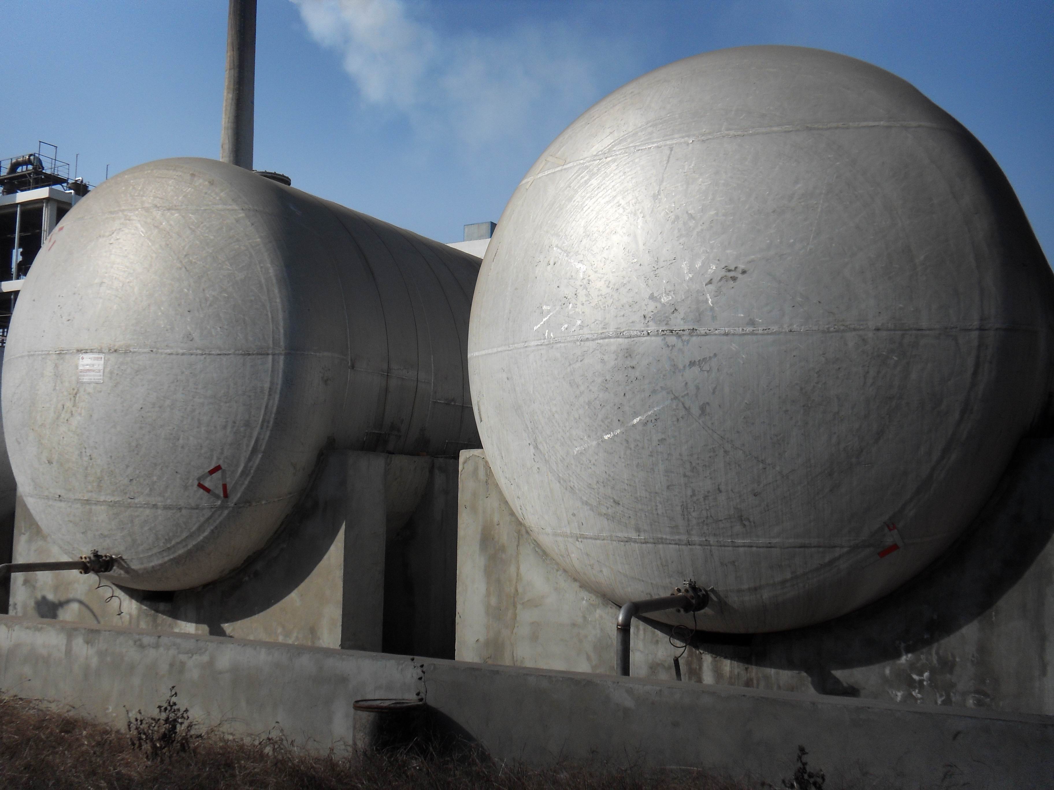 八(ba)一化(hua)工360立(li)方硝(xiao)酸儲(chu)罐