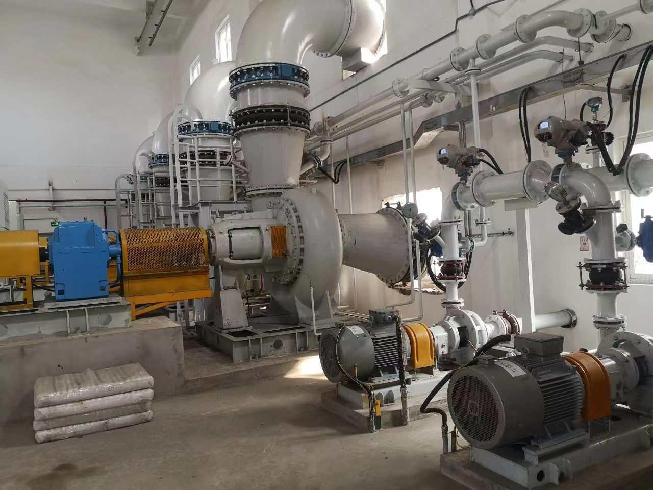 濟(ji)甯華(hua)源電(dian)熱廠(chang)安裝(zhuang)脫硫(liu)泵